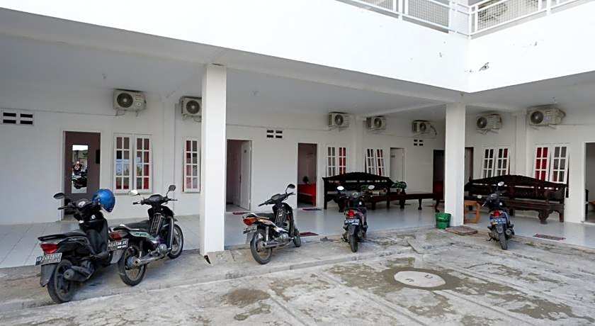 RedDoorz Plus near UMS Solo