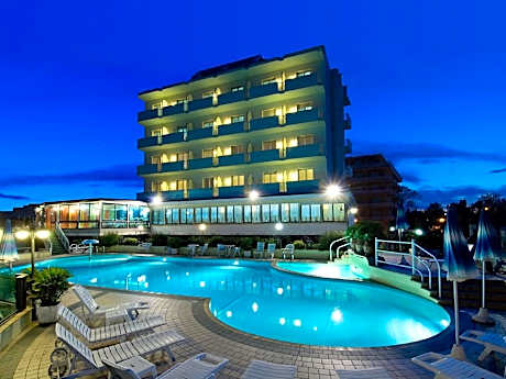 Strand Hotel Colorado