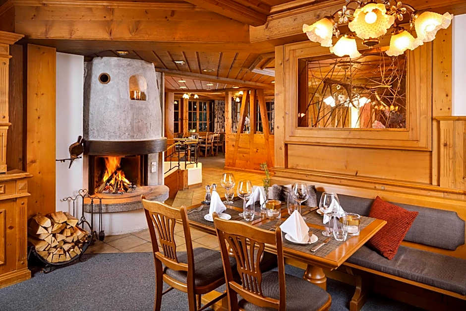 Hirschen Guesthouse - Village Hotel