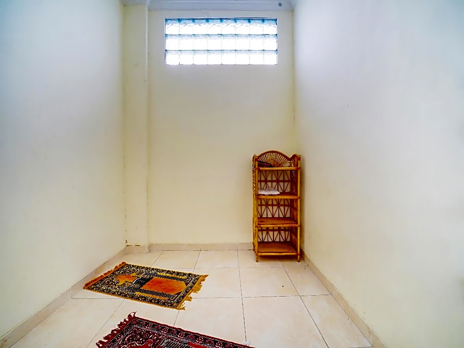 Collection O 91345 Myroom Hotel