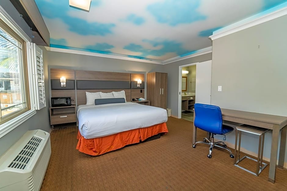 Hollywood Palms Inns & Suites
