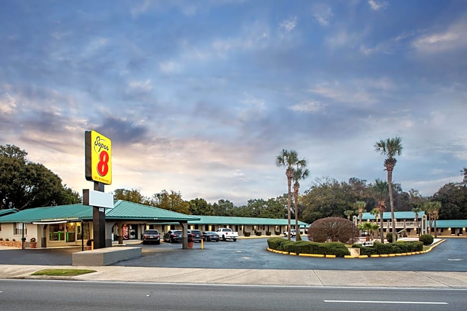 Super 8 by Wyndham Pensacola NAS Area