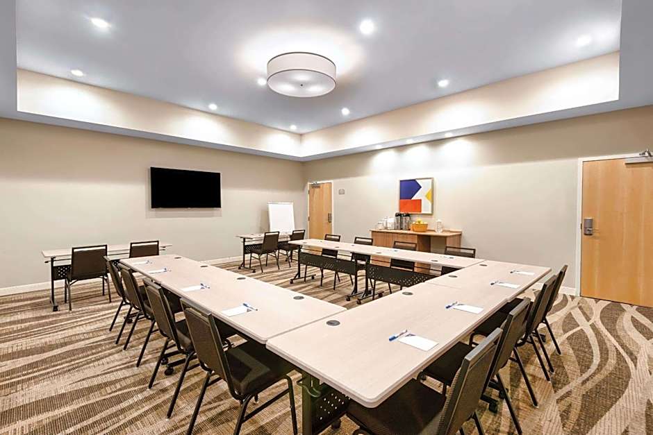 Microtel Inn & Suites by Wyndham Farmington