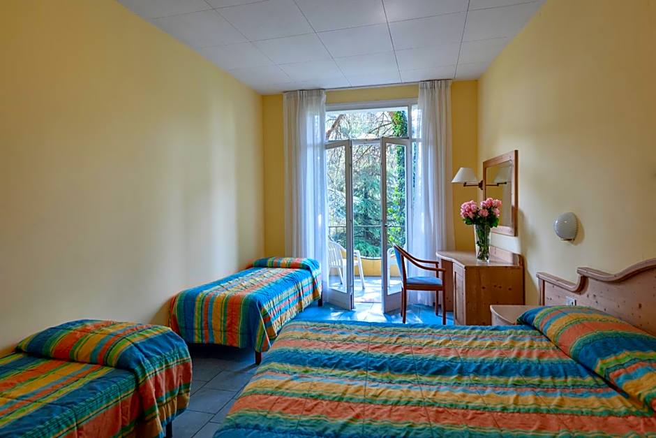 Photo 1 of 5 of Quadruple Room