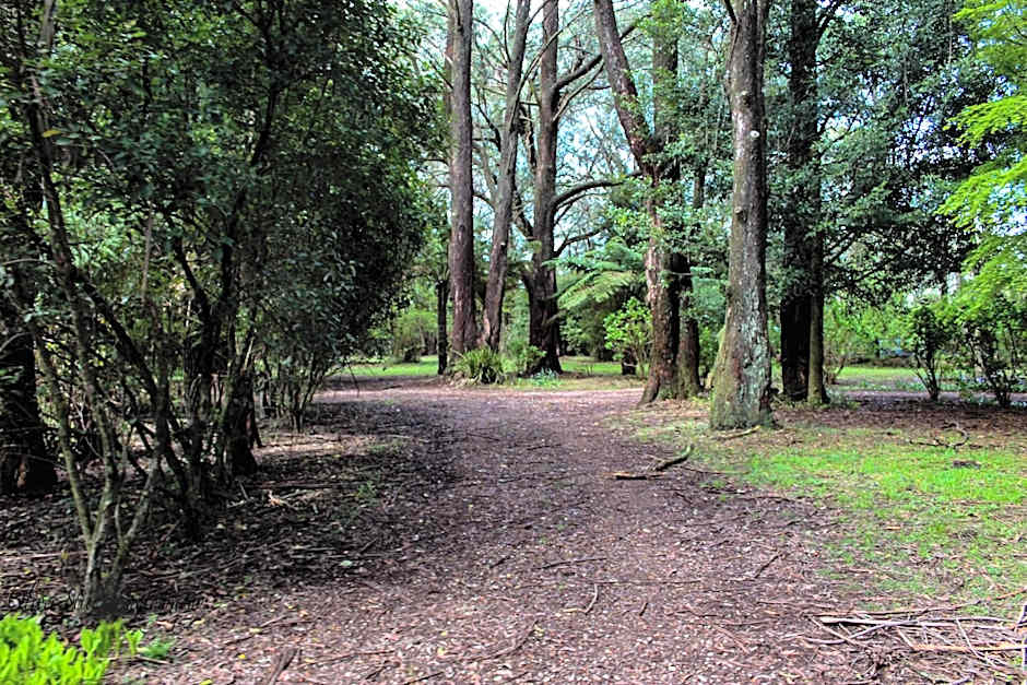 Tomah Retreat - Studio CHILL with fireplace and clawfoot bath