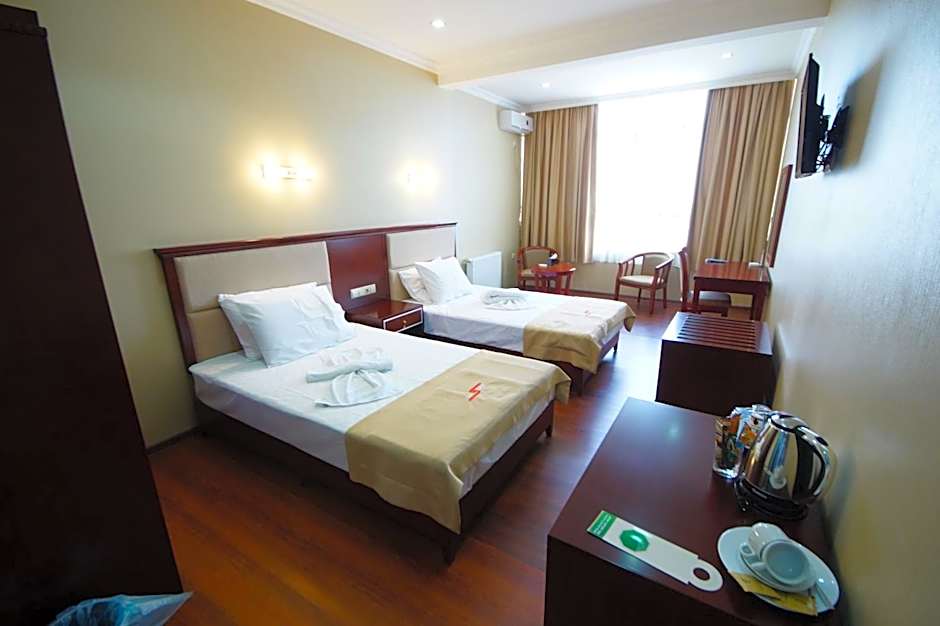 Hotel 725
