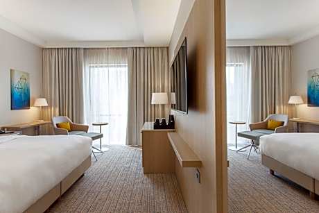 Queen Guest Room