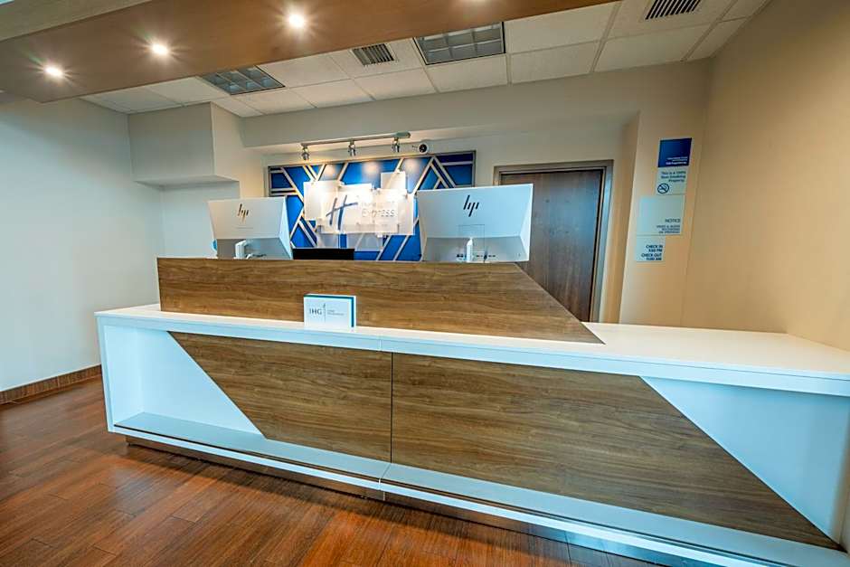 Holiday Inn Express Hotel & Suites Tampa-Oldsmar By IHG