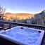 The Haüs Windham - Spacious Suites, Hot Tub, Mountain Views!