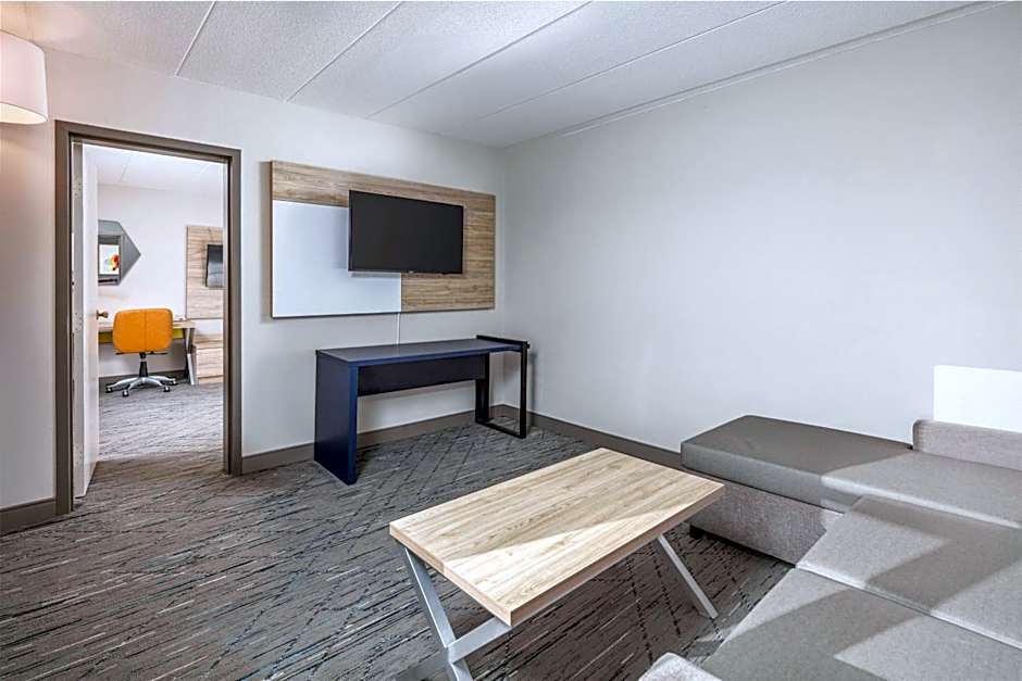 La Quinta Inn & Suites by Wyndham Lexington Park