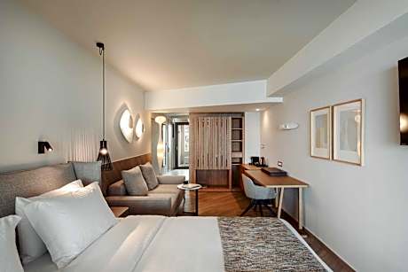 Deluxe Suite with Spa Bath