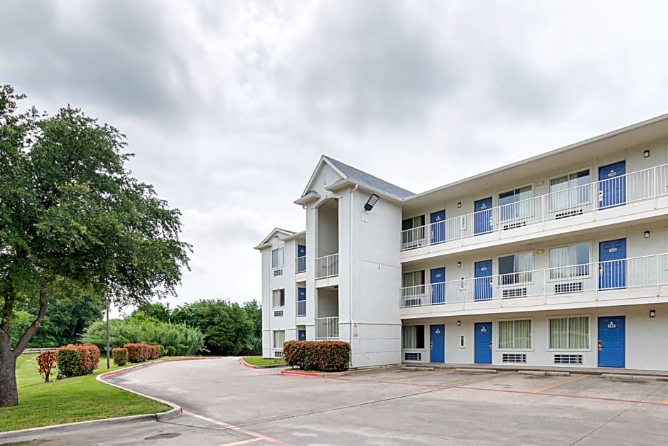 Motel 6 Grand Prairie, TX - Near Six Flags Drive