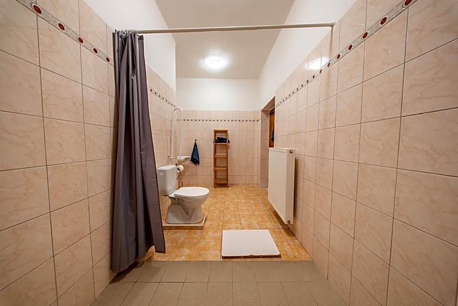 Chata u kostela