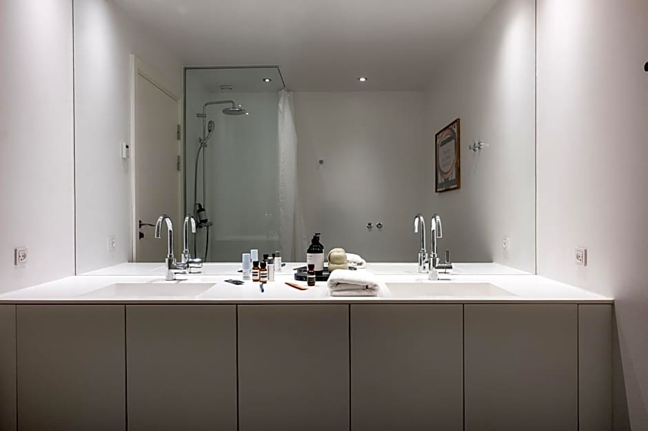 The Pier apartments by Daniel&Jacob's