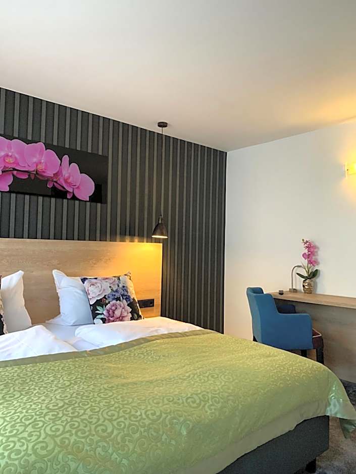 Photo 1 of 8 of Double Room