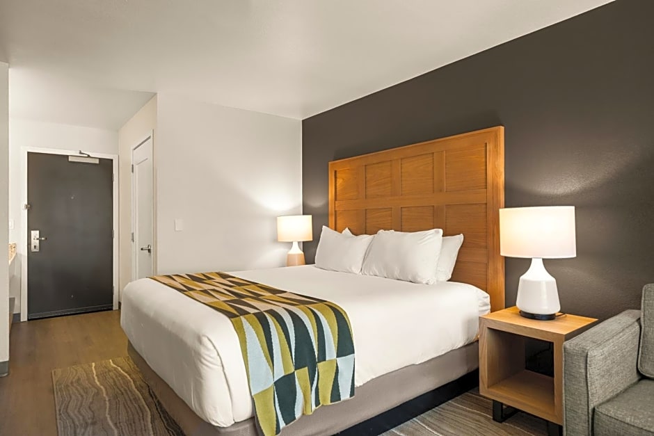 Oxford Suites Redding