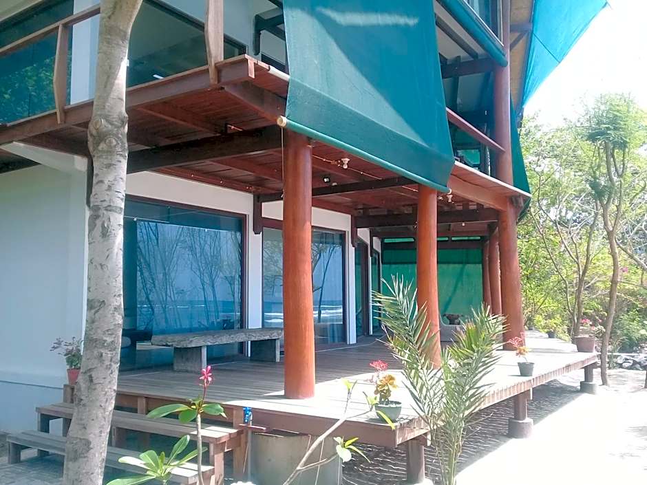 Castaway Surf Retreat