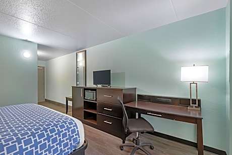 Quadruple Room with Two Queen Beds - Non Smoking