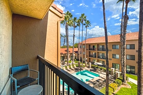 One-Bedroom King Suite with Patio/Pool View
