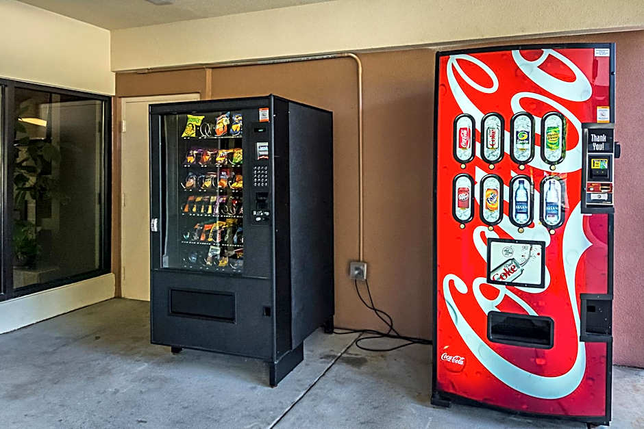 Red Roof Inn & Suites Fayetteville-Fort Bragg