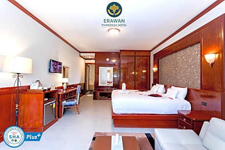 Junior Suite Pool Front