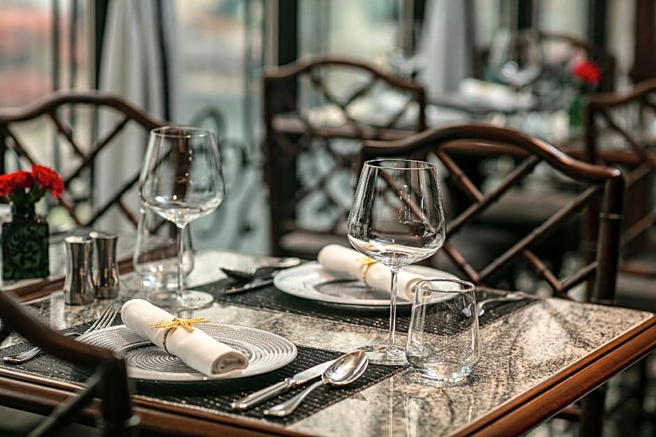 La Mejor Hotel & Sky Bar