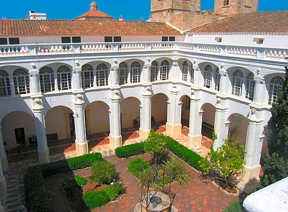 Grupoandria El Claustre de Ciutadella - HOSPEDERIA