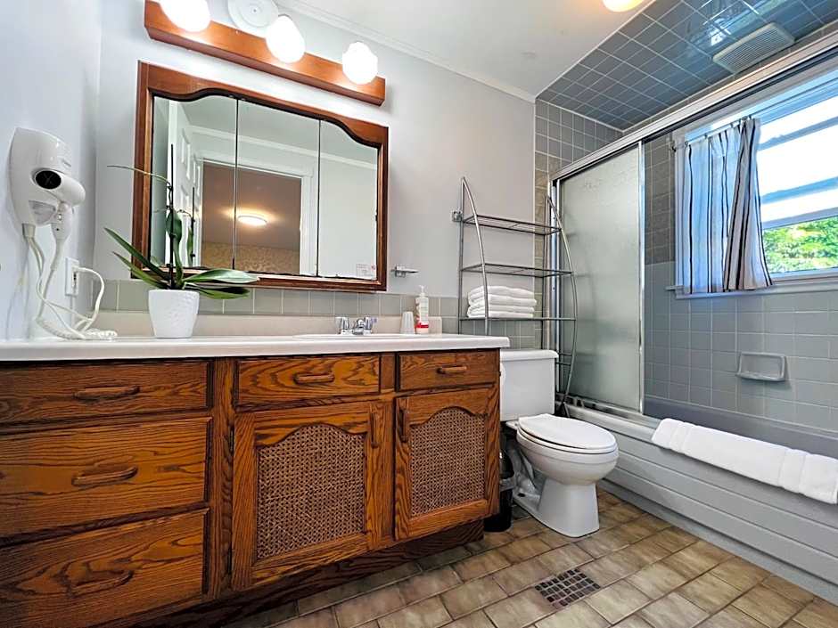 Lee's Ocean Peek B & B