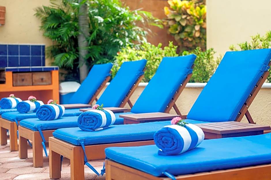 Abbey Del Sol - Beach-steps condos