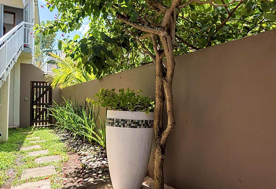 Kisana Residence - Studio with spacious balcony shared pool garden