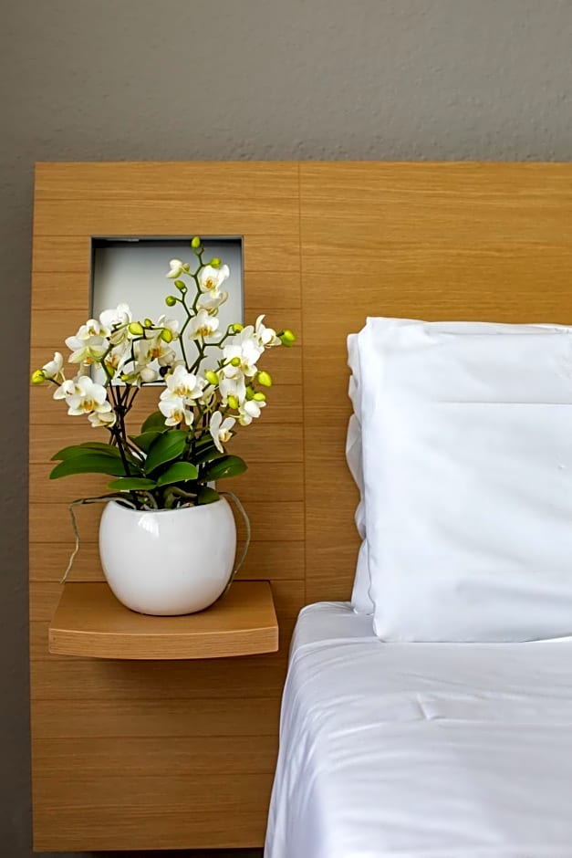 Living Place Hotel