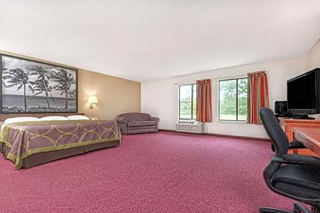 1 King Bed Suite Non-Smoking