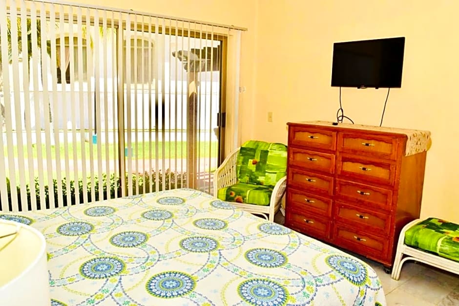 HAB PTa B ÁREA DE VILLAS DENTRO DEL HOTEL Junto al Krystal EN IXTAPA WIFI 2A 1M Con playa