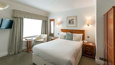 Inland Facing Twin or Double, No Elevator Access