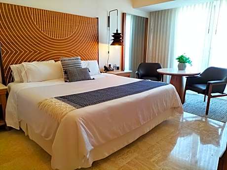 Honeymoon Suite
