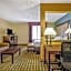 La Quinta Inn & Suites by Wyndham Maingate Fort Jackson