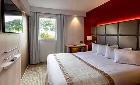 Classic Room with Queen Size Bed