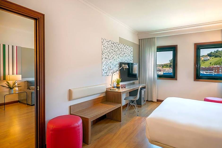 Hotel Santiago Plaza Affiliated by Meliá