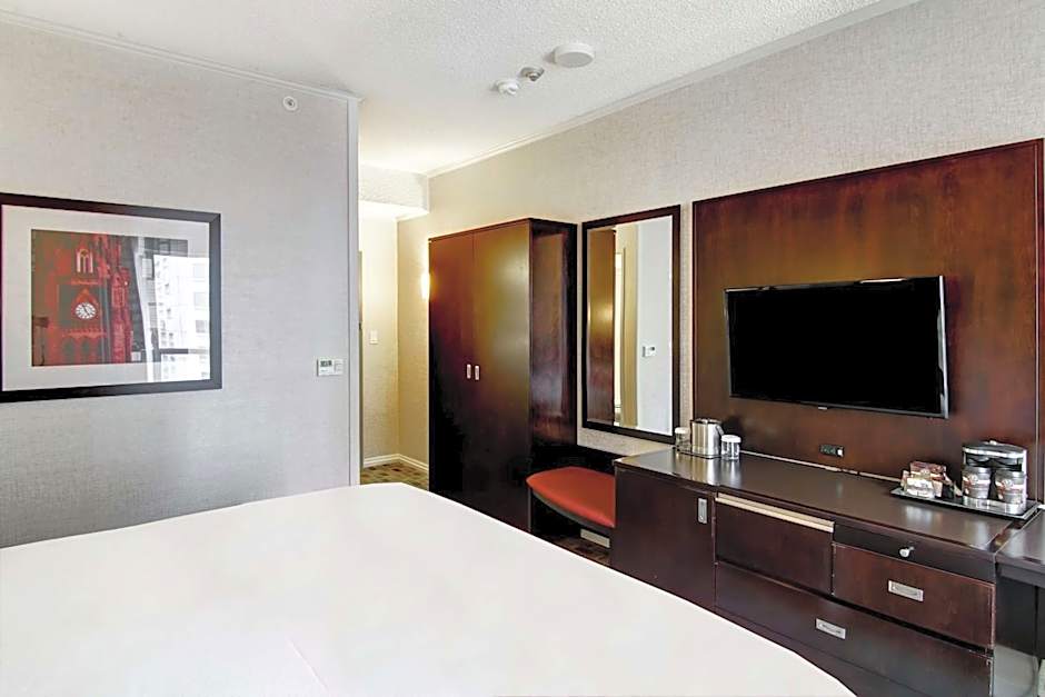 DoubleTree by Hilton Toronto Downtown