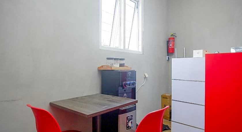 RedDoorz @ Jalan Raya Baturaden 2