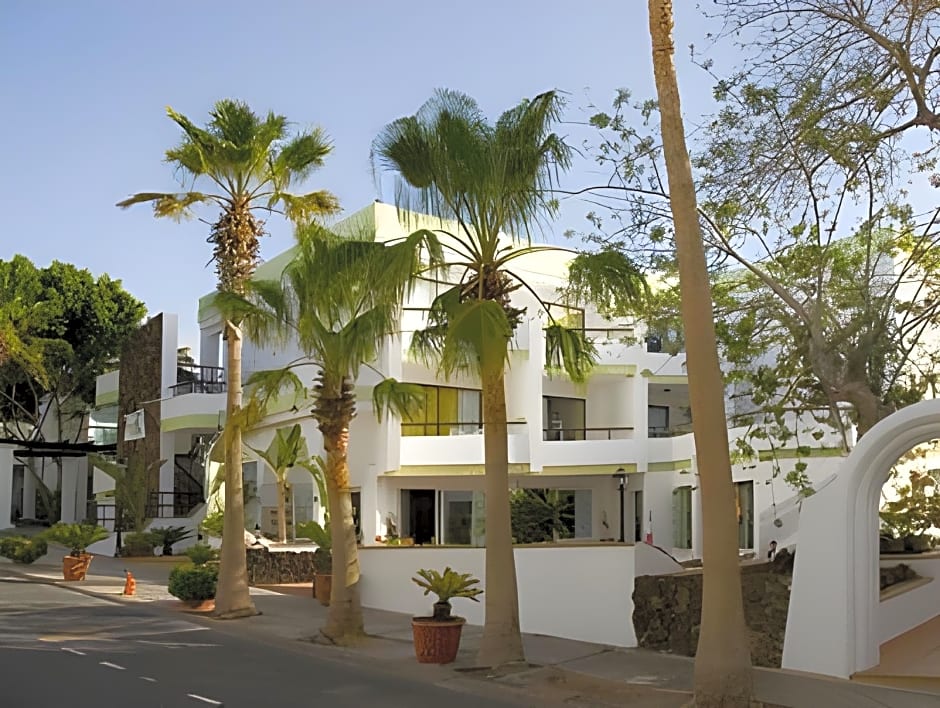 Aparthotel Esquinzo Y Monte Del Mar