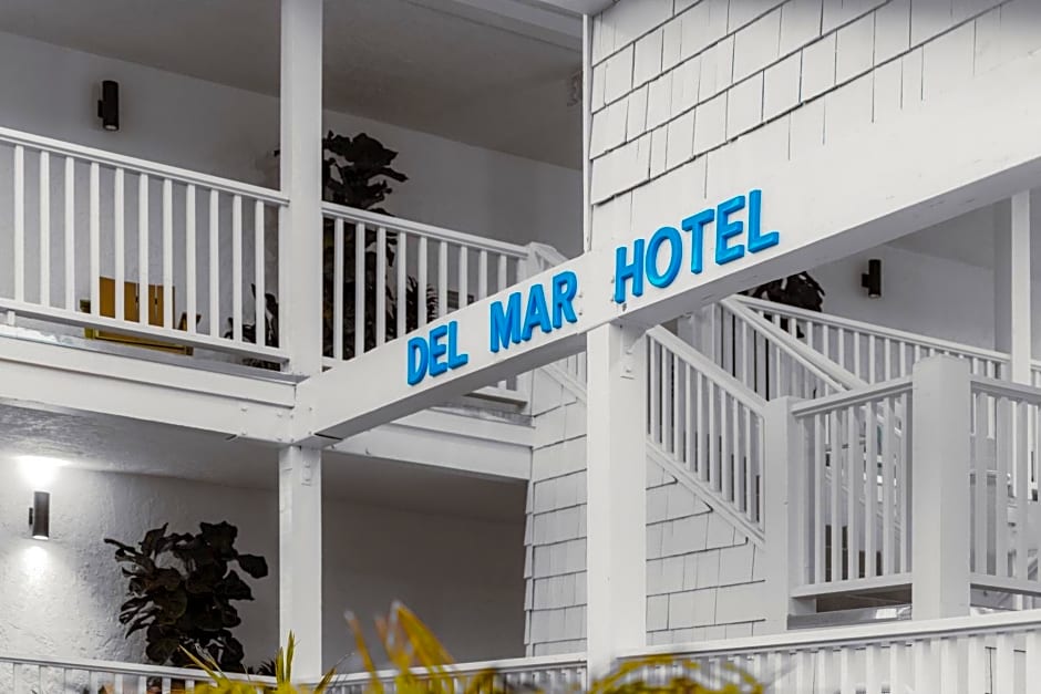 Del Mar Beach Hotel