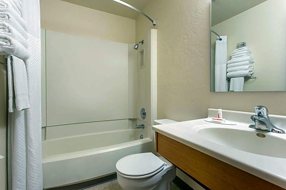 Super 8 by Wyndham Lacey Olympia Area