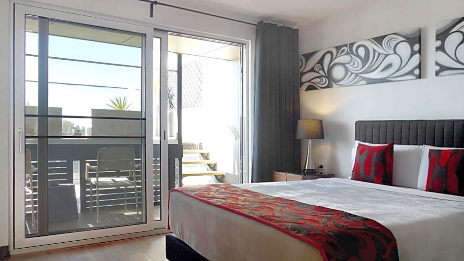 Semaphore Splash Apartments