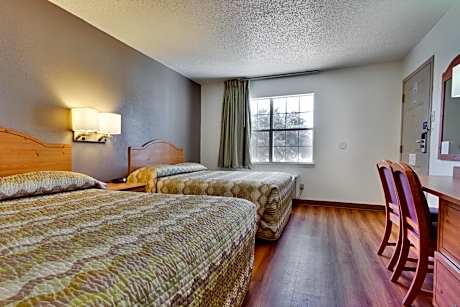 2 Full Beds | Smoking