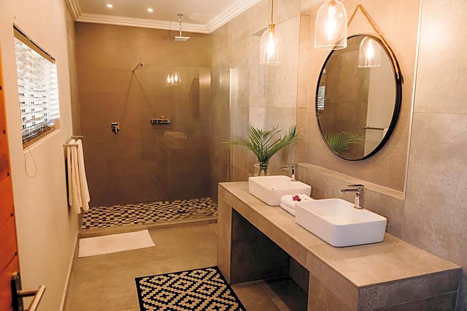 Bambuu Lakeside Lodge