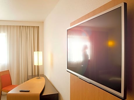 Executive Room with Queen Size bed