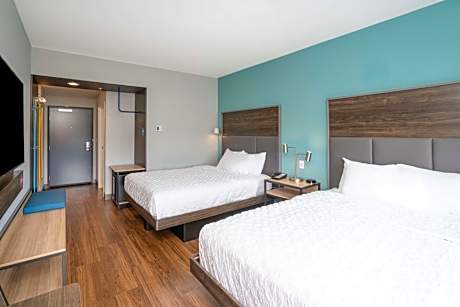 Queen Room with Two Queen Beds - Hearing Access