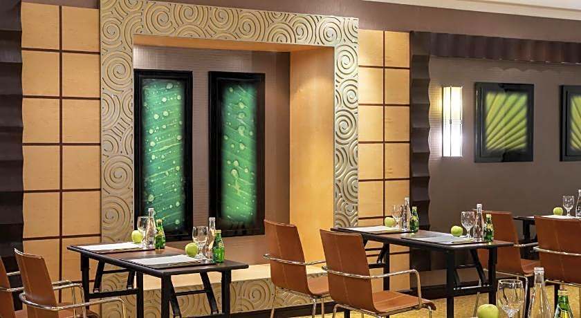 Anwar Al Madinah Movenpick Hotel