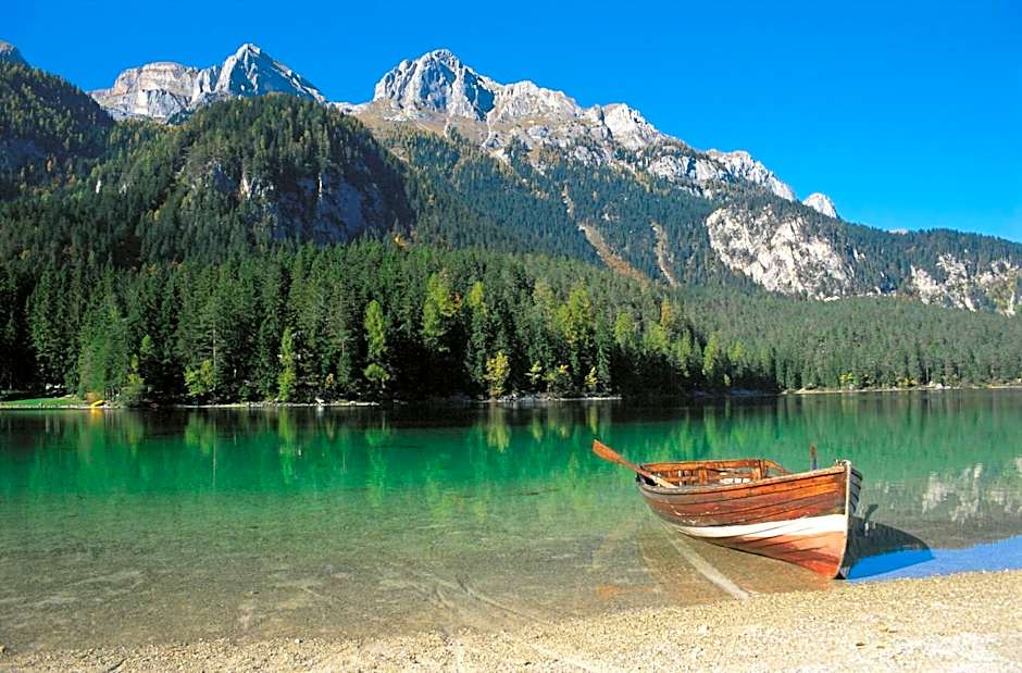 Chalet Tovel - Mountain Lake